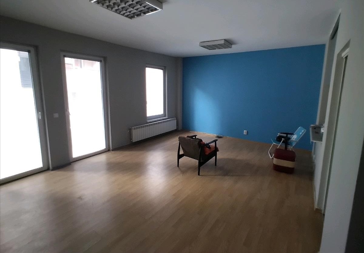 Се изнајмува стан во Центар