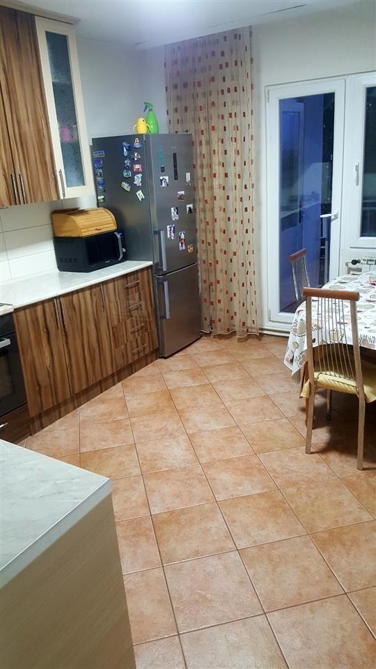 Се продава трособен стан во Хром